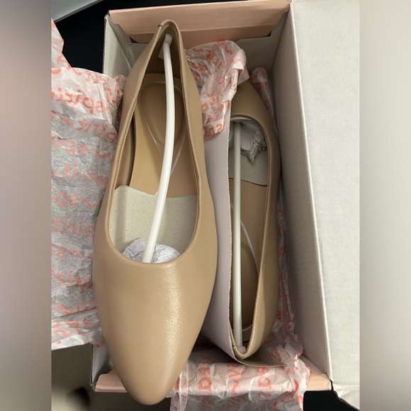 Easy Spirit Caldise Low Heel Natural Slip On Pumps Size 7.5M - Picture 2 of 8